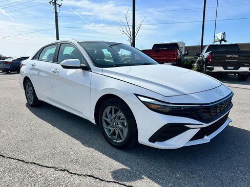 Used 2024 Hyundai Elantra SEL image 8