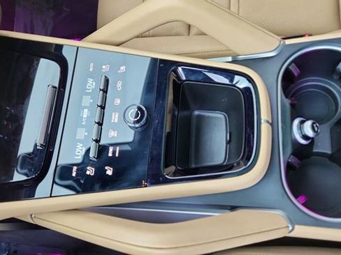 Used 2025 Porsche Cayenne Coupe AWD/4WD image 47