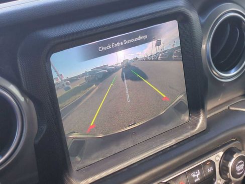 Used 2020 Jeep Gladiator Overland image 15