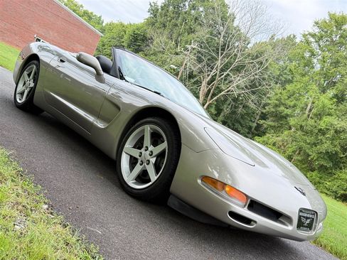 Used 1999 Chevrolet Corvette Convertible w/ Memory Pkg RWD image 31