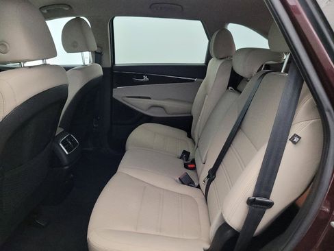 Used 2019 Kia Sorento AWD V6 image 18