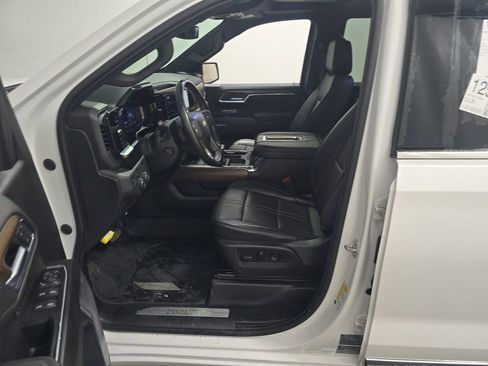 Used 2022 Chevrolet Silverado 1500 High Country w/ High Country Premium Package AWD/4WD image 4