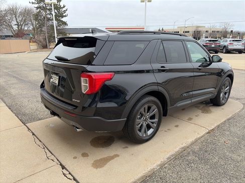 Used 2023 Ford Explorer XLT w/ Equipment Group 202A image 8