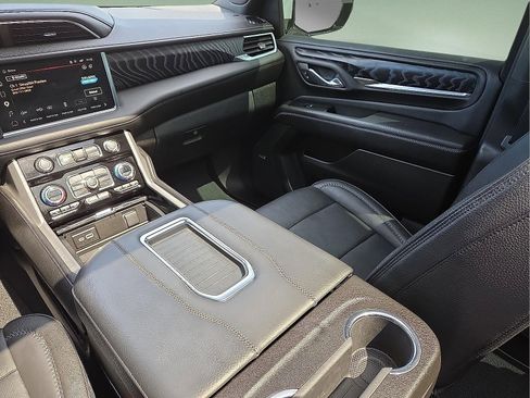 Used 2023 GMC Yukon Denali AWD/4WD image 13