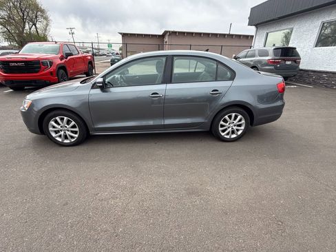 Used 2011 Volkswagen Jetta SE image 4
