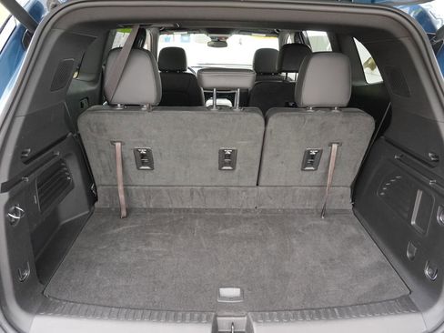 Used 2025 Buick Enclave Preferred AWD/4WD image 27