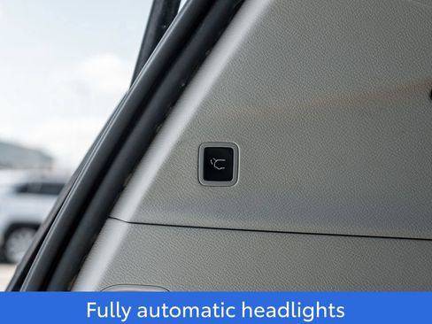 Used 2024 Chrysler Pacifica Touring-L FWD image 11