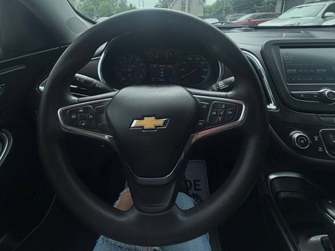 Used 2017 Chevrolet Malibu LT FWD image 23