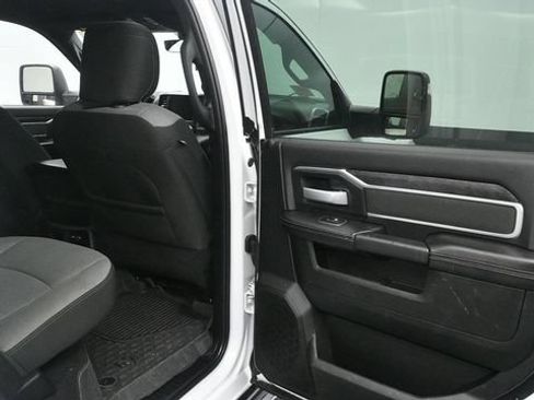 Used 2024 RAM 2500 Big Horn AWD/4WD image 10