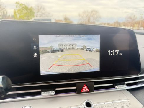 Used 2025 Hyundai Elantra Limited image 17