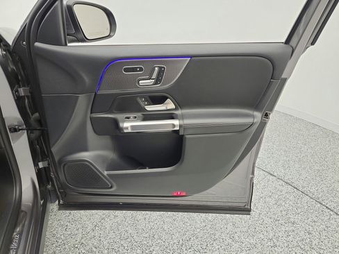 Used 2022 Mercedes-Benz GLB 250 image 20