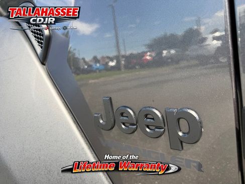 Used 2022 Jeep Wrangler Sport AWD/4WD image 13