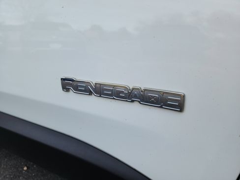 Used 2018 Jeep Renegade Limited w/ Safety & Security Group image 32