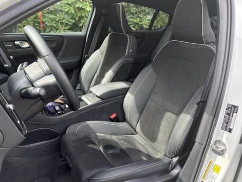 Used 2023 Volvo C40 P8 Recharge Ultimate AWD/4WD image 2