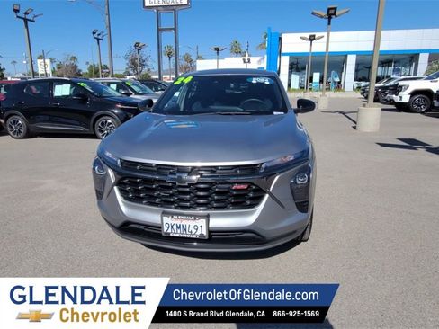 Certified 2024 Chevrolet Trax RS w/ Driver Confidence Package image 3