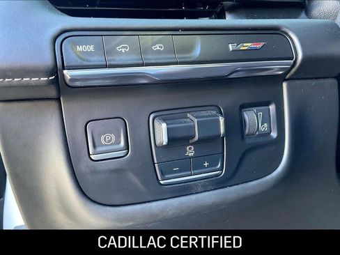 Certified 2024 Cadillac Escalade ESV V w/ Heavy-Duty Trailer Package AWD/4WD image 34