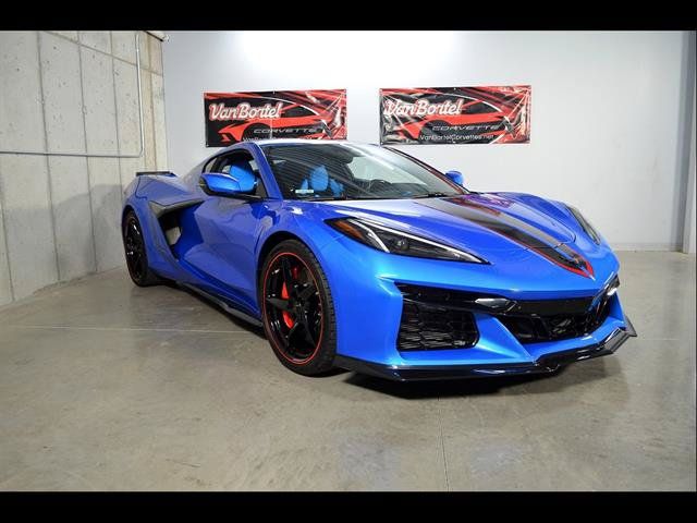 Used 2025 Chevrolet Corvette E-Ray AWD/4WD image 2