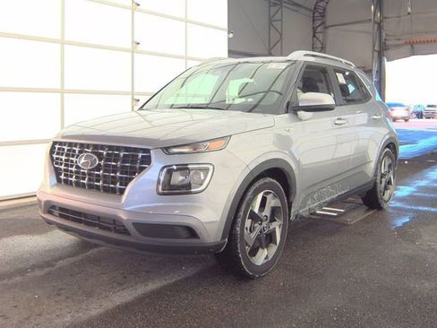 Used 2025 Hyundai Venue SEL image 3