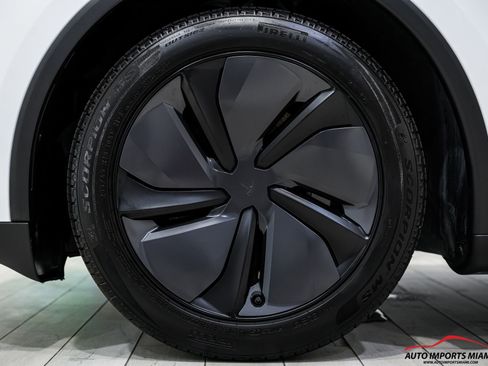 Used 2026 Tesla Model Y Long Range RWD image 81