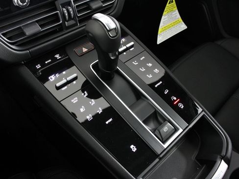 New 2026 Porsche Macan image 14