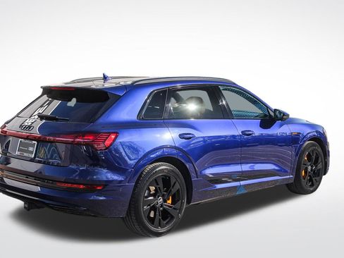 Certified 2022 Audi e-tron Premium w/ Convenience Plus Package image 11