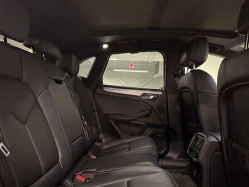 Certified 2026 Porsche Macan AWD/4WD image 31