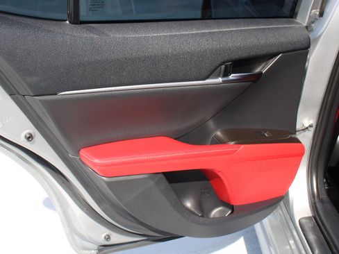 Used 2022 Toyota Camry XSE FWD image 13