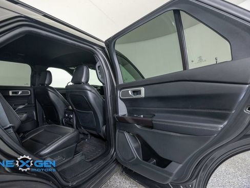 Used 2020 Ford Explorer XLT w/ Equipment Group 202A AWD/4WD image 37