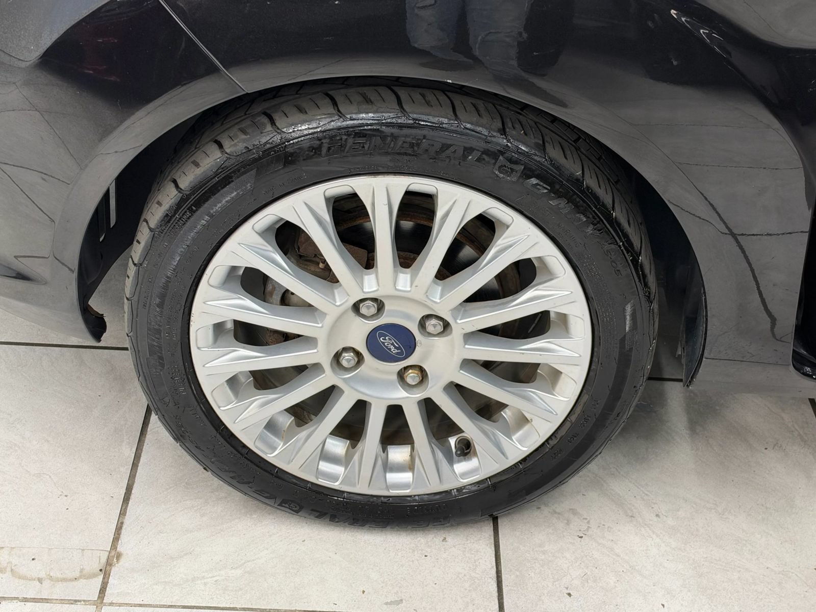 Used 2014 Ford Fiesta Titanium FWD image 40