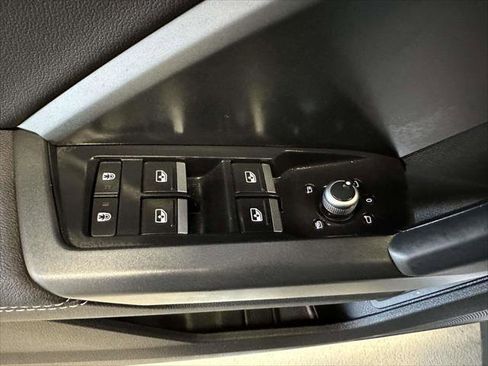 Used 2025 Audi Q3 2.0T Premium w/ Convenience Package image 16