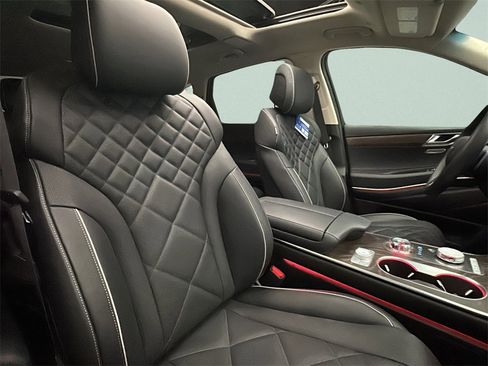 Certified 2025 Genesis GV80 3.5T Prestige image 18