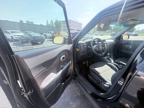 Used 2018 Kia Soul w/ Convenience Package FWD image 9