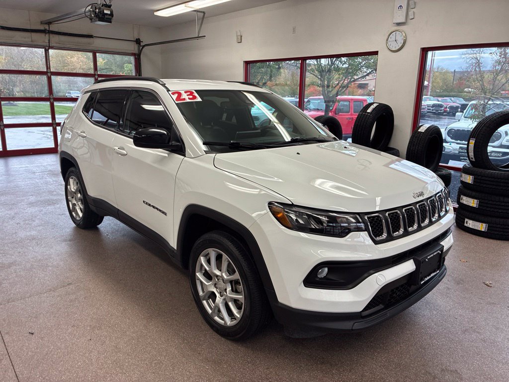 Certified 2023 Jeep Compass Latitude AWD/4WD image 1