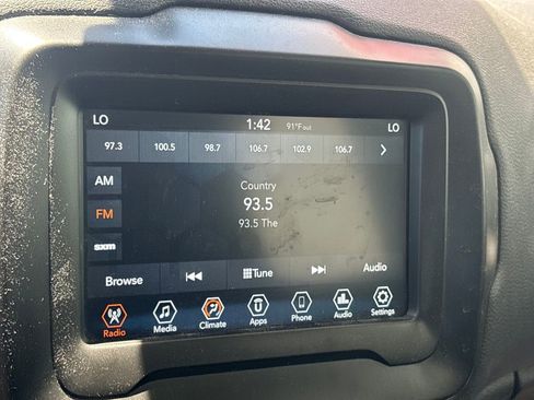 Used 2018 Jeep Renegade Latitude w/ Popular Equipment Group FWD image 13