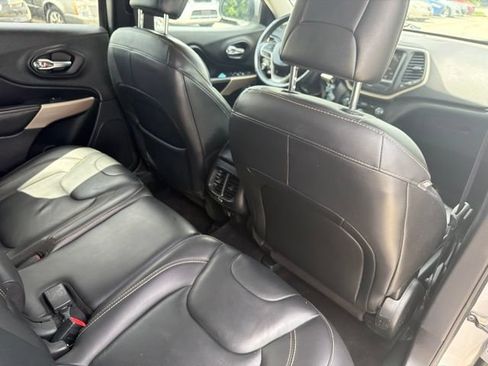Used 2017 Jeep Cherokee Latitude w/ True North Edition AWD/4WD image 23