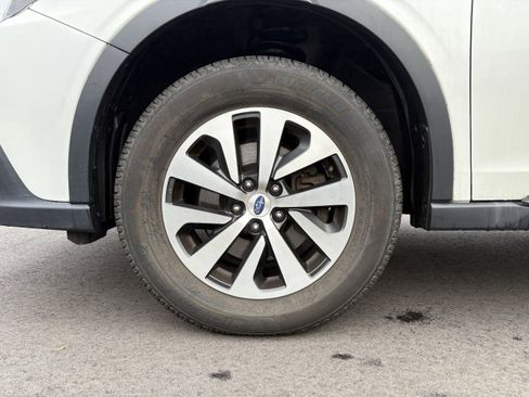 Used 2021 Subaru Outback Premium image 12