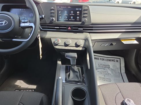 New 2026 Hyundai Elantra SE FWD image 10