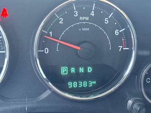 Used 2015 Jeep Wrangler Unlimited Rubicon w/ Connectivity Group AWD/4WD image 18