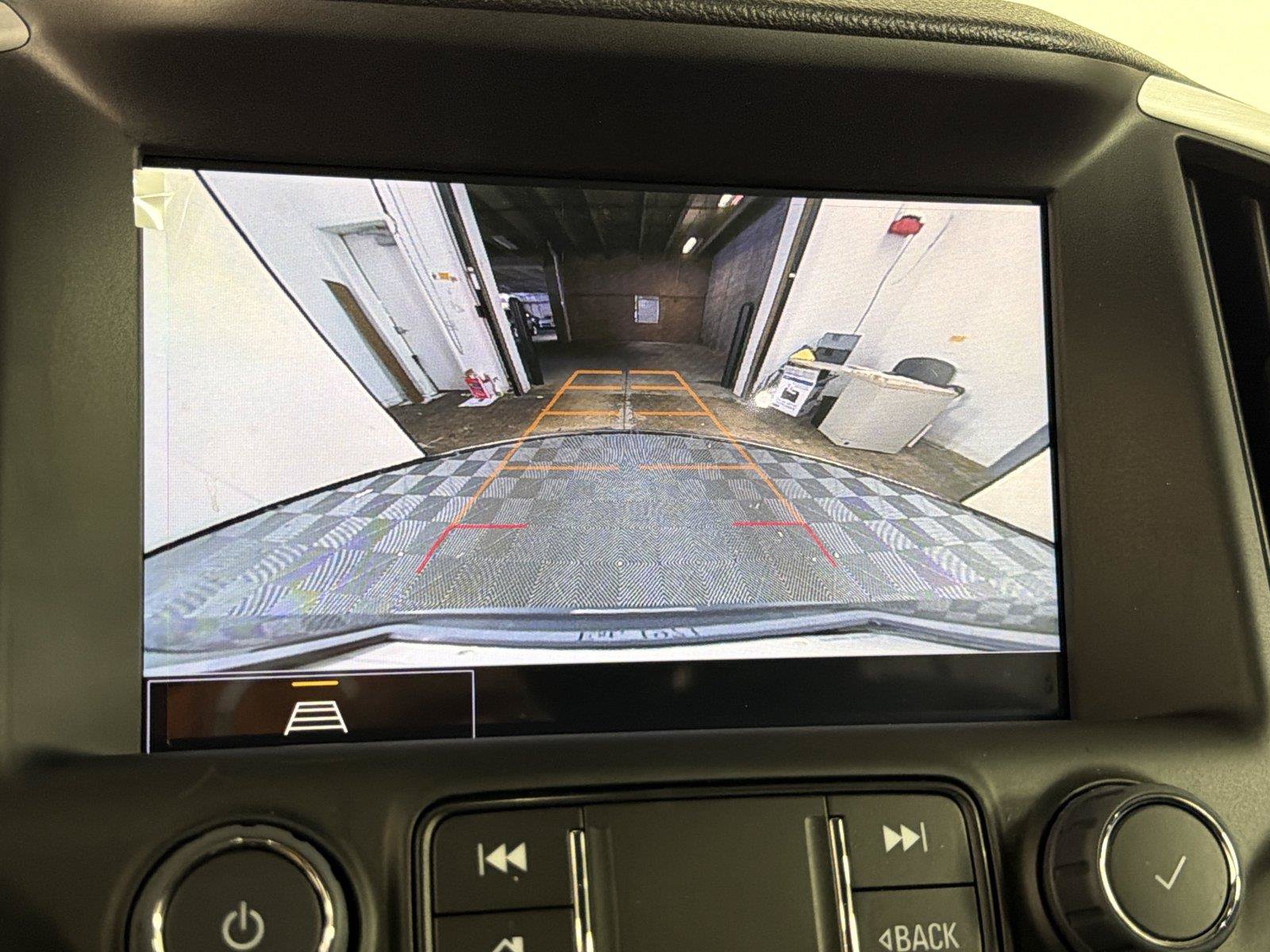Used 2024 GMC Terrain SLE w/ Driver Convenience Package FWD image 28