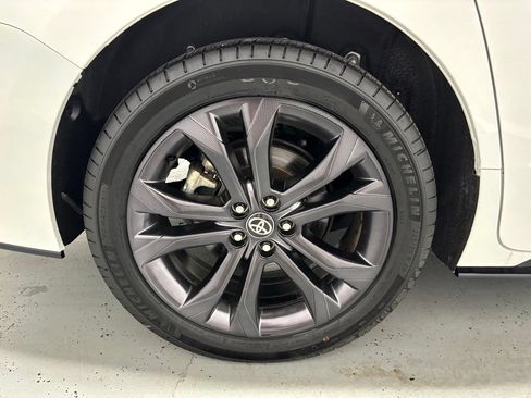 Used 2025 Toyota Sienna XSE FWD image 71