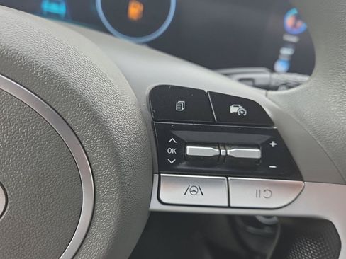 Used 2024 Hyundai Elantra SEL FWD image 23