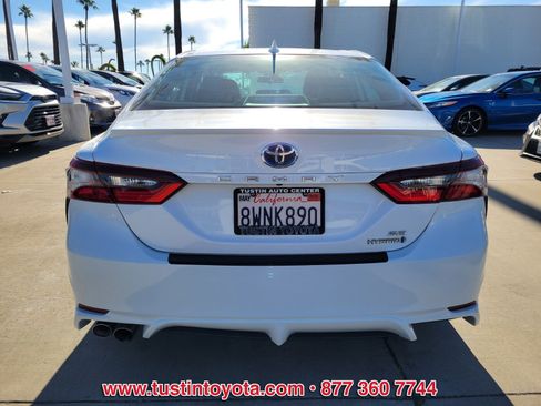 Certified 2021 Toyota Camry SE image 5