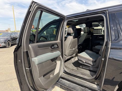 Used 2025 GMC Yukon XL AT4 w/ AT4 Premium Plus Package AWD/4WD image 38