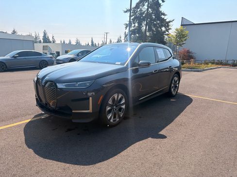 Used 2024 BMW iX xDrive50 w/ Premium Package AWD/4WD image 2