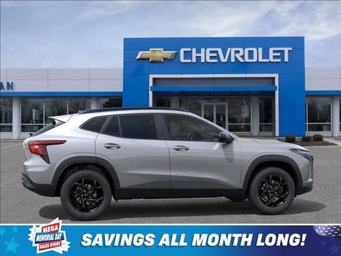 New 2026 Chevrolet Trax LT w/ Driver Confidence Package FWD image 5