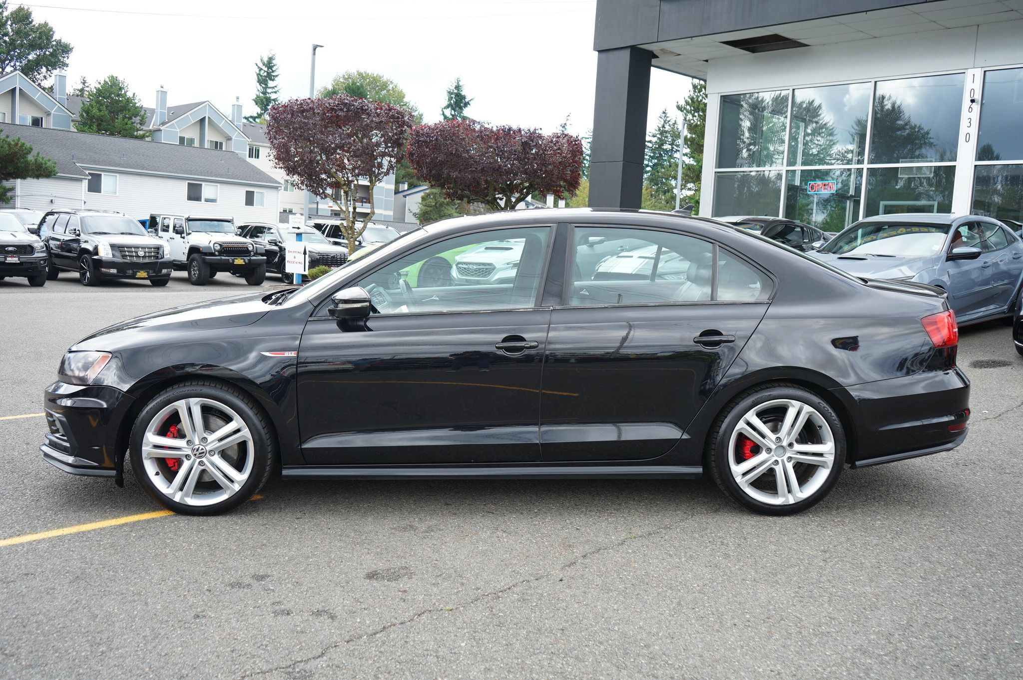 Used 2016 Volkswagen Jetta GLI SE FWD image 2