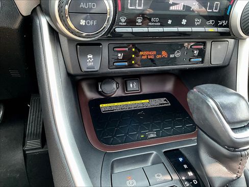 Used 2019 Toyota RAV4 Limited AWD/4WD image 16
