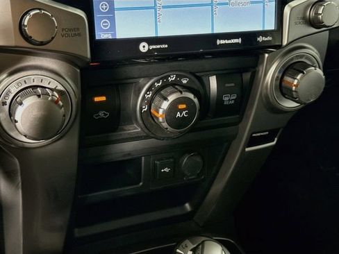 Certified 2022 Toyota 4Runner SR5 AWD/4WD image 18