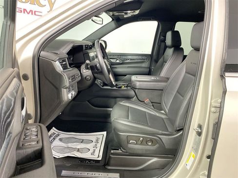 Used 2023 GMC Yukon Denali image 11