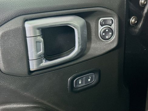 Used 2024 Jeep Wrangler Rubicon image 17